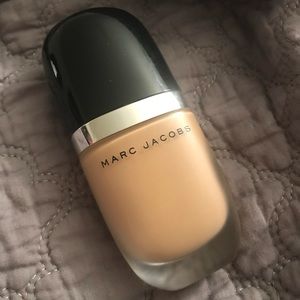 Marc Jacobs genius gel foundation